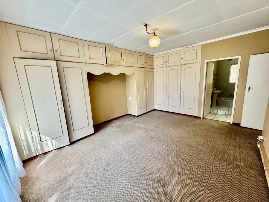 5 Bedroom Property for Sale in Potchefstroom North West